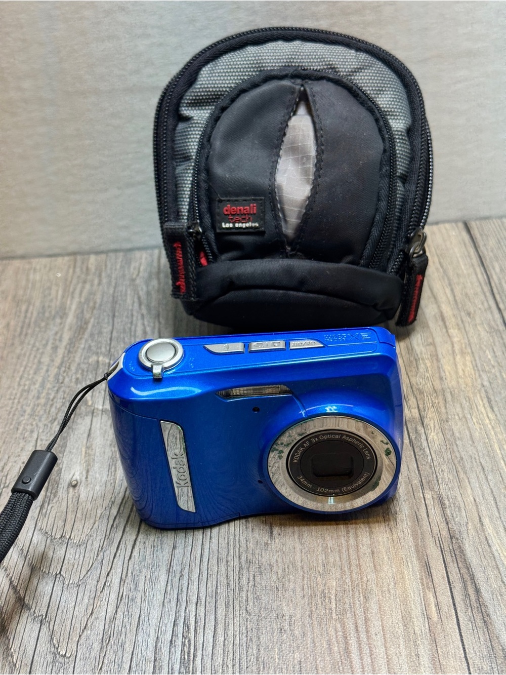 Kodak EasyShare C142 3X Optical Zoom Digital Camera Blue w/case Tested Works